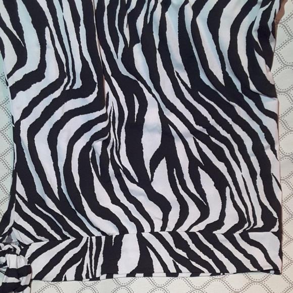 Black & white zebra front tie top Heart & Soul sm - Picture 4 of 5